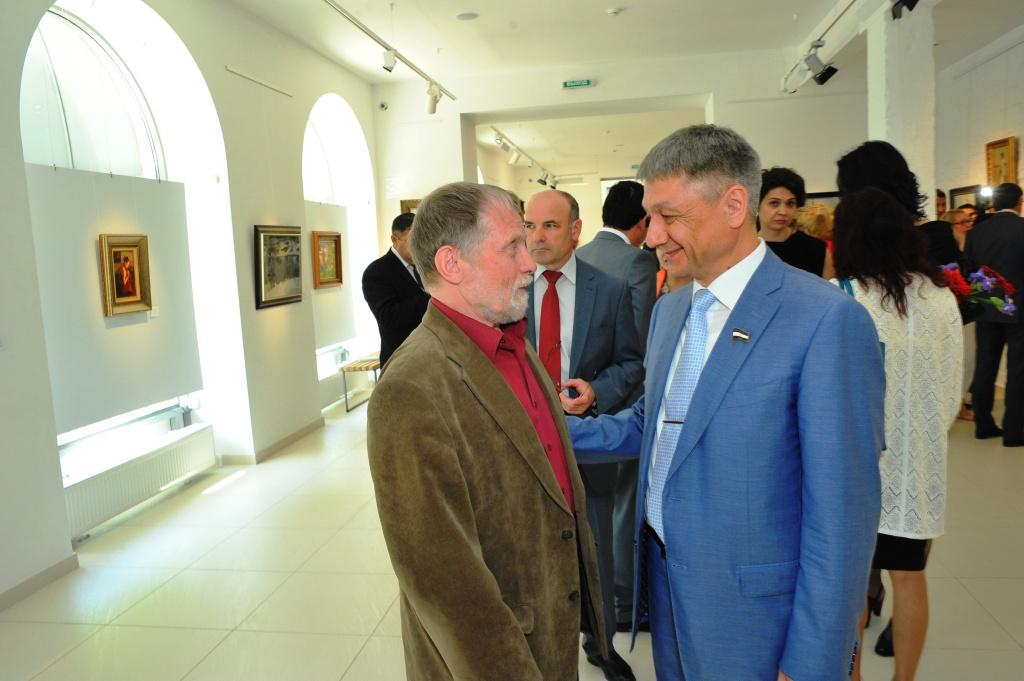 «Газпром трансгаз Уфа» подарил уфимцам выставку петербургских живописцев